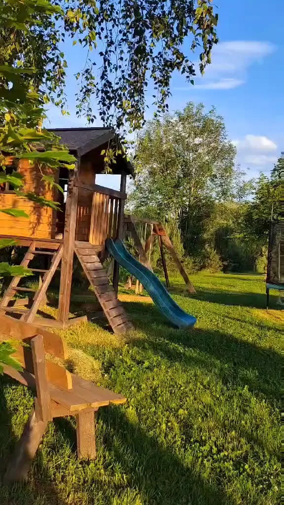 Детская площадка с горкой и домиком